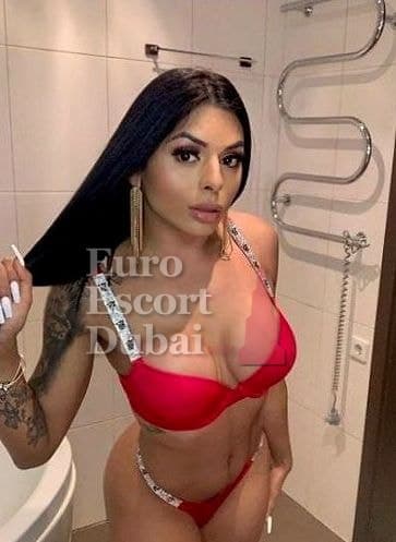Valentina, 28, escort in Abu Dhabi — 167 cm, black hair (photo 9 of 10)