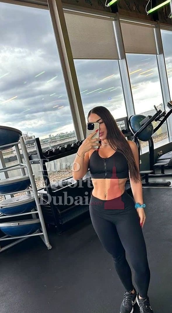 Maddie, 30, escort in Abu Dhabi — 160 cm, brown hair (photo 6 of 7)