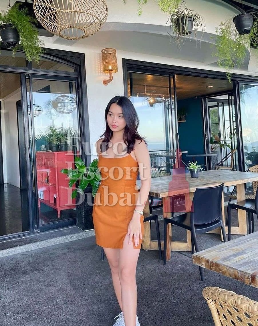 Almira, 23, escort in Dubai — Indonesian, 165 cm (photo 5 of 5)