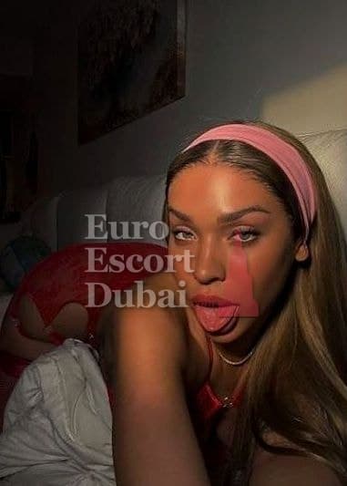 Lucie, 21, escort in Dubai — brown hair, British (photo 4 of 13)
