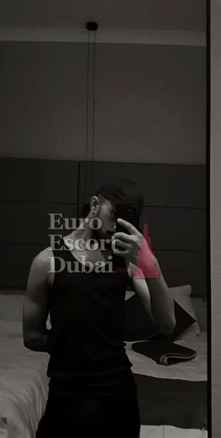 Henry, 25, escort in Dubai — 178 cm, black hair (photo 2 of 6)