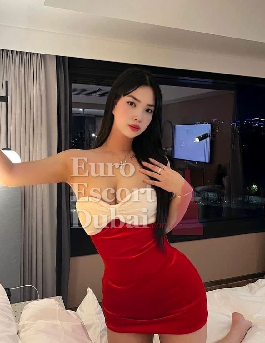 Hua, 23, escort in Dubai — 165 cm, black hair (photo 2 of 5)