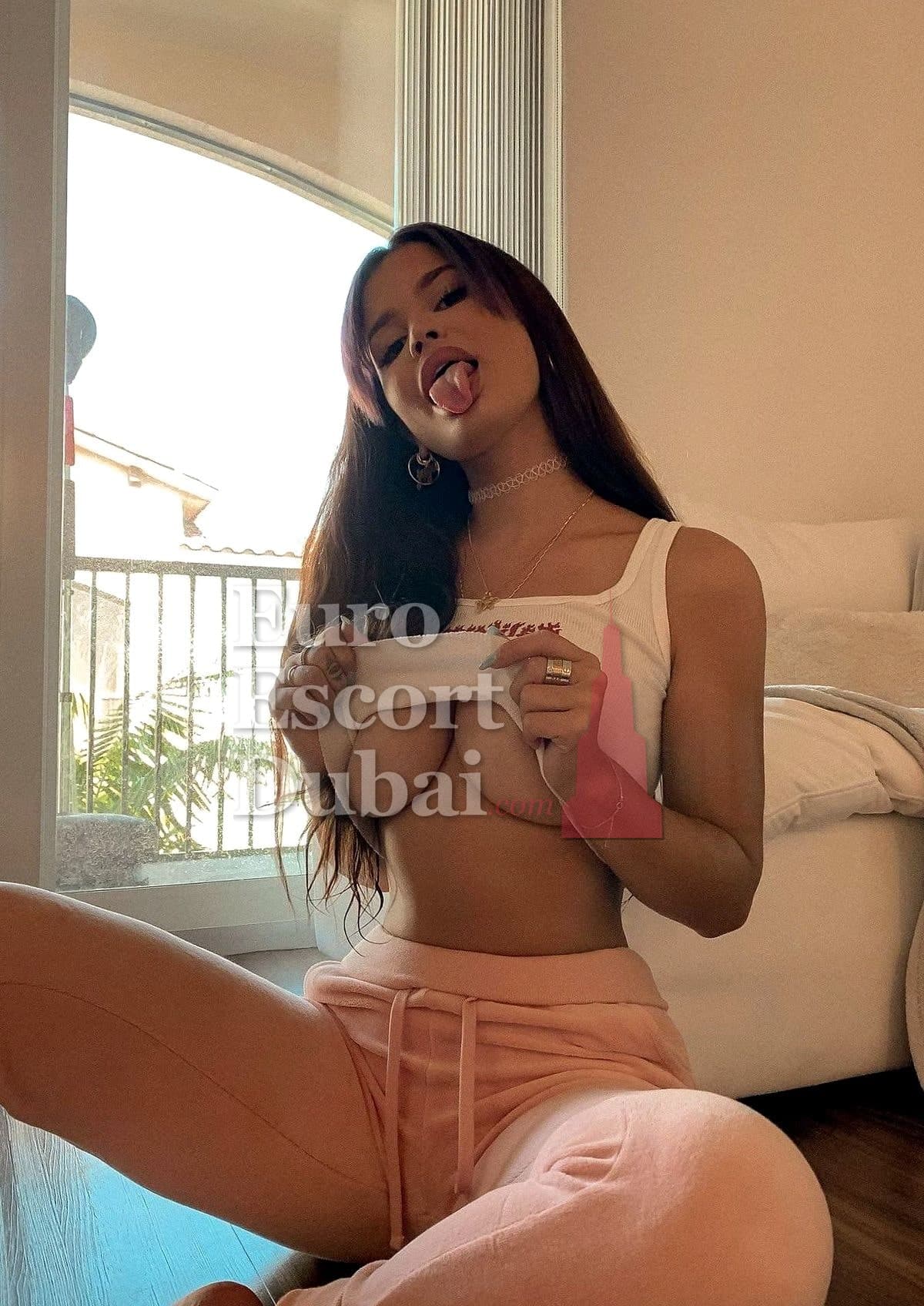 Francine, 31, escort in Dubai — 160 cm, blonde hair (photo 2 of 10)