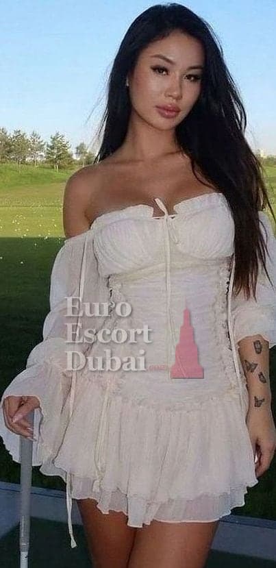 Laura, 19, escort in Dubai — brown hair, Kazakh (photo 1 of 13)