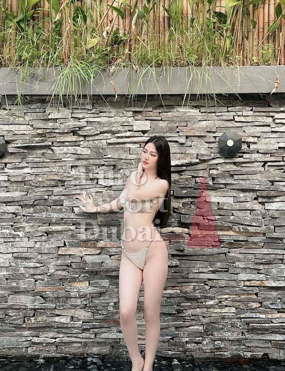Pim, 27, escort in Dubai — brown hair, Indonesian (photo 7 of 7)