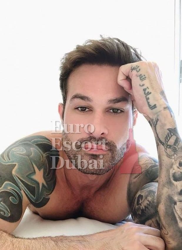 Lucas, 29, escort in Umm Al Quwain — brown hair, 175 cm (photo 5 of 13)