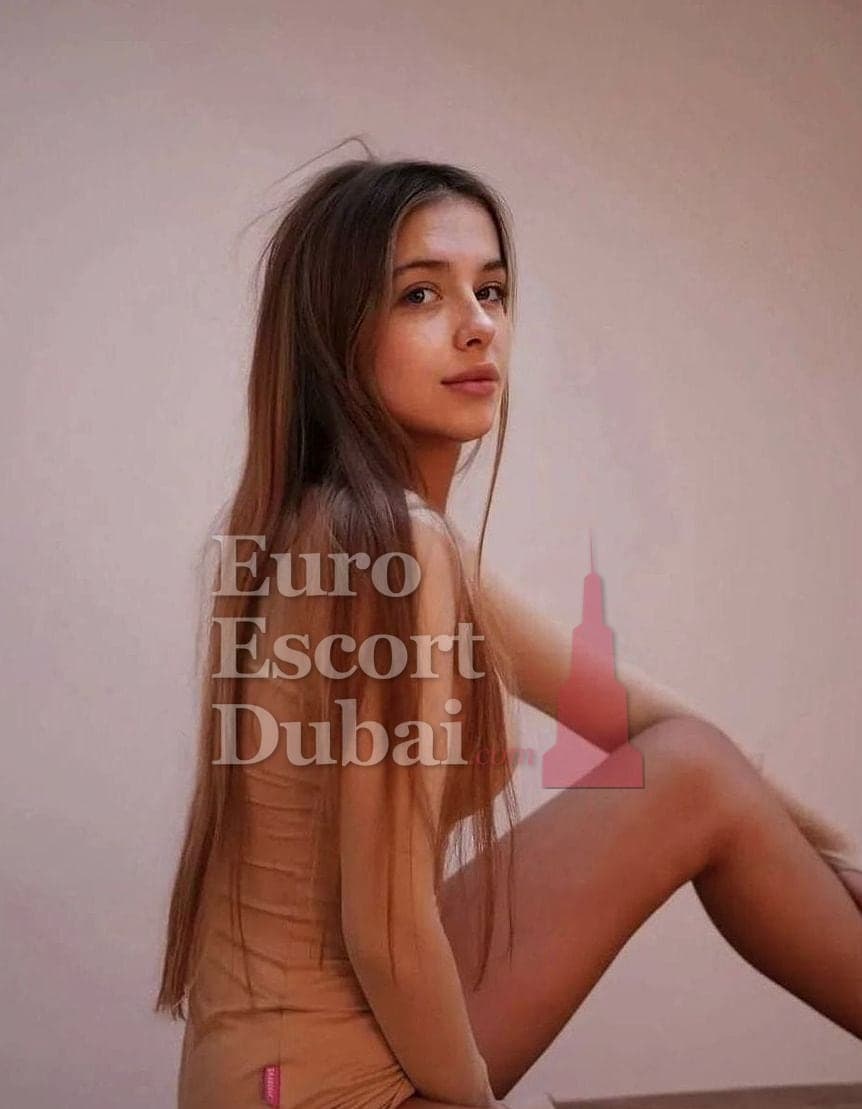 Dolly, 28, escort in Dubai — 167 cm, brown hair (photo 2 of 9)