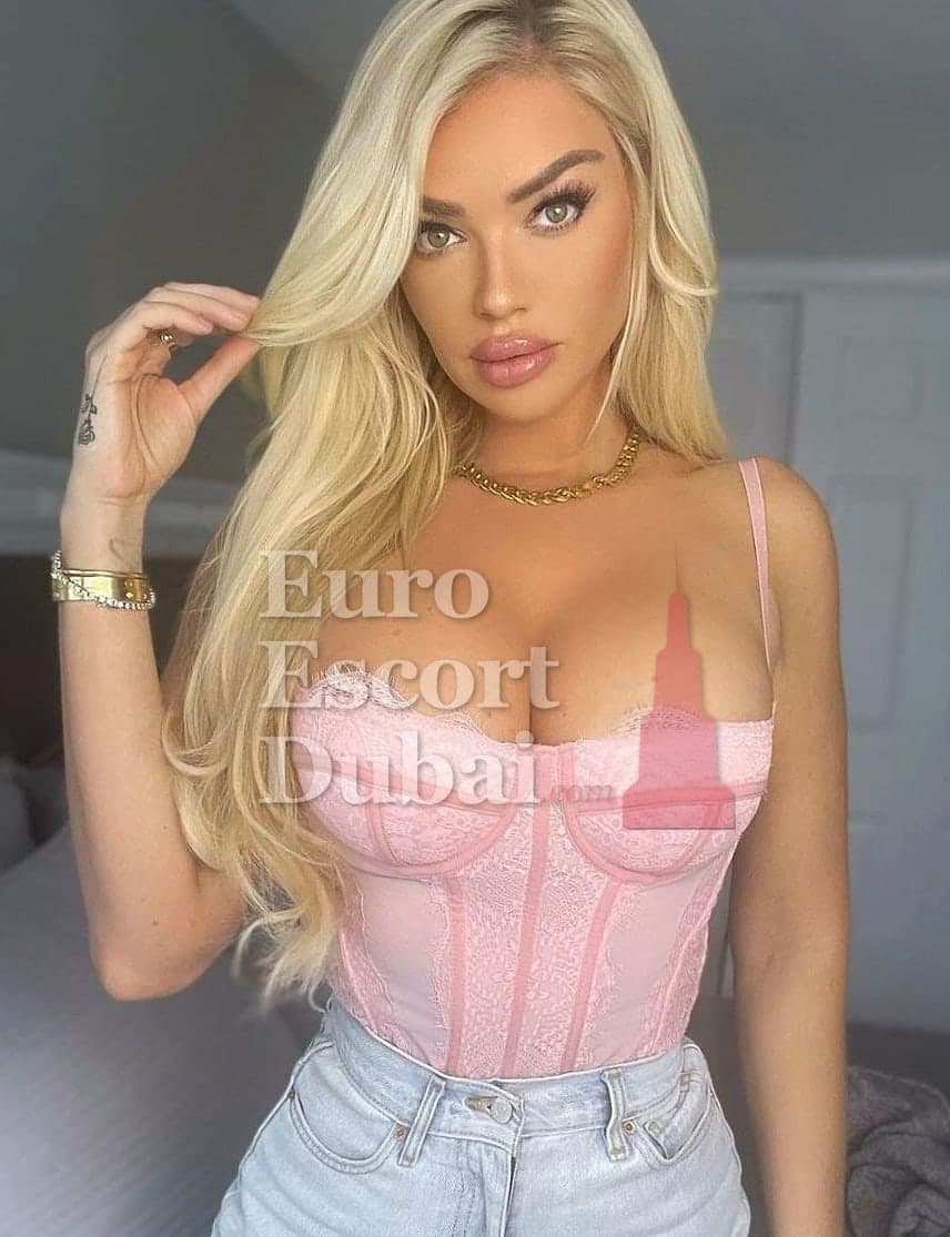 Cindy, 26, escort in Sharjah — blonde hair, American (photo 1 of 8)
