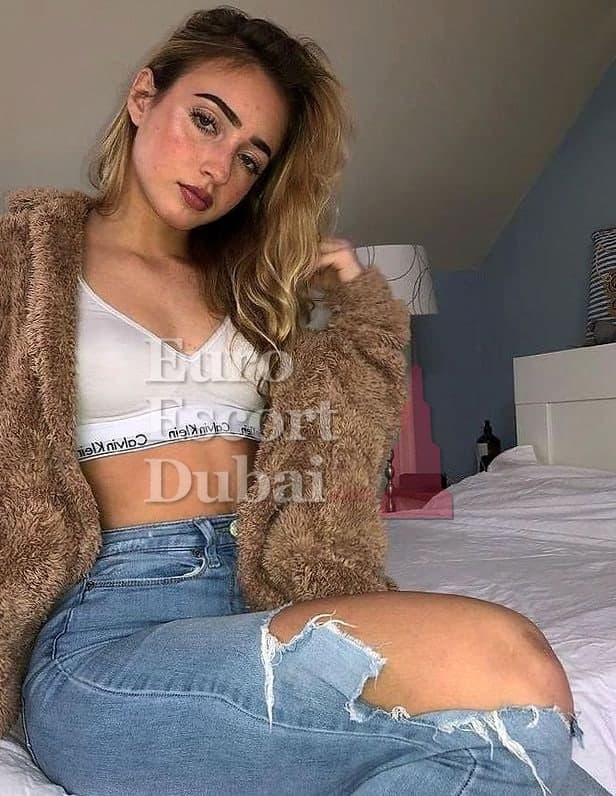 Brooke, 26, escort in Dubai — 167 cm, brown hair (photo 9 of 10)