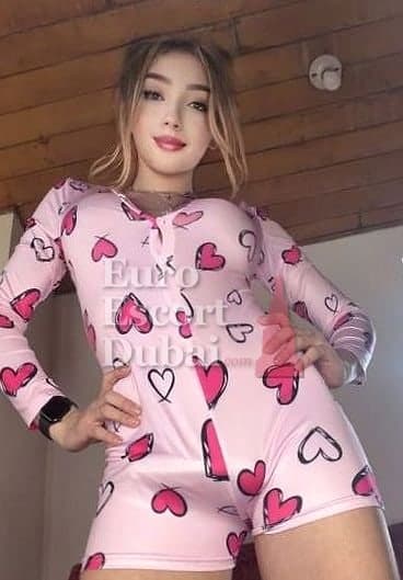 Manuela, 19, escort in Dubai — 164 cm, brown hair (photo 6 of 7)