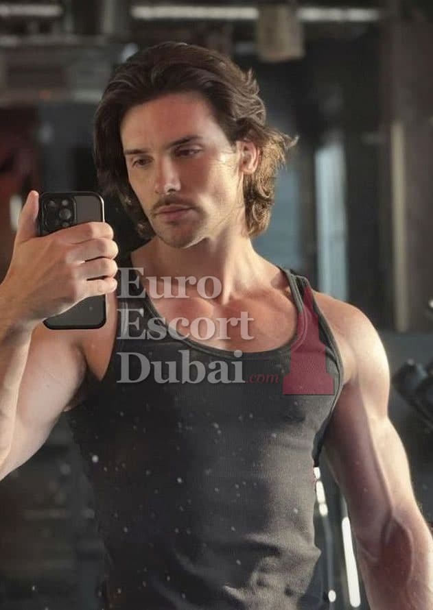 Ethan, 32, escort in Dubai — brown hair, 183 cm (photo 3 of 10)
