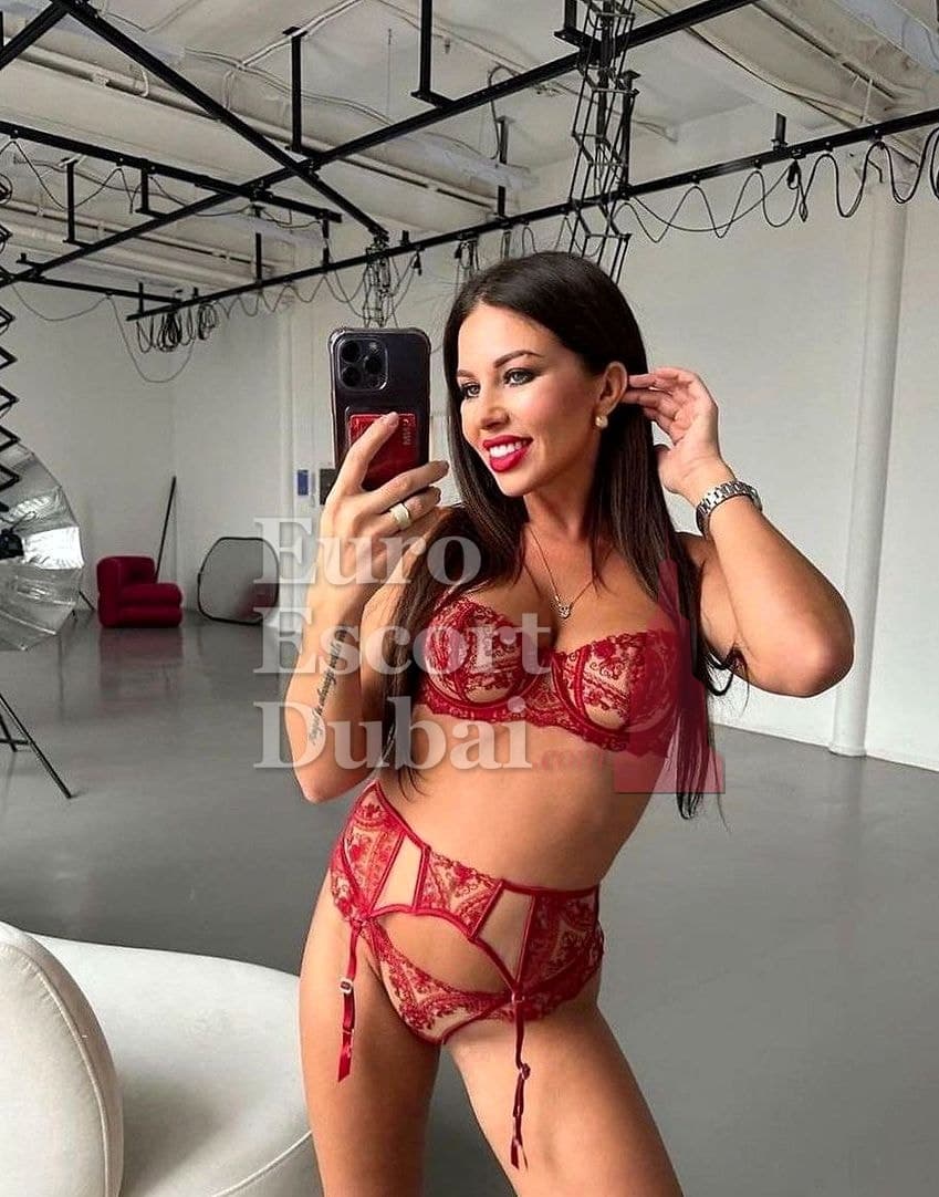 Liliana, 28, escort in Dubai — brown hair, 168 cm (photo 1 of 6)