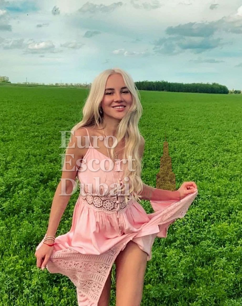 Kassandra, 26, escort in Dubai — blonde hair, 168 cm (photo 5 of 6)