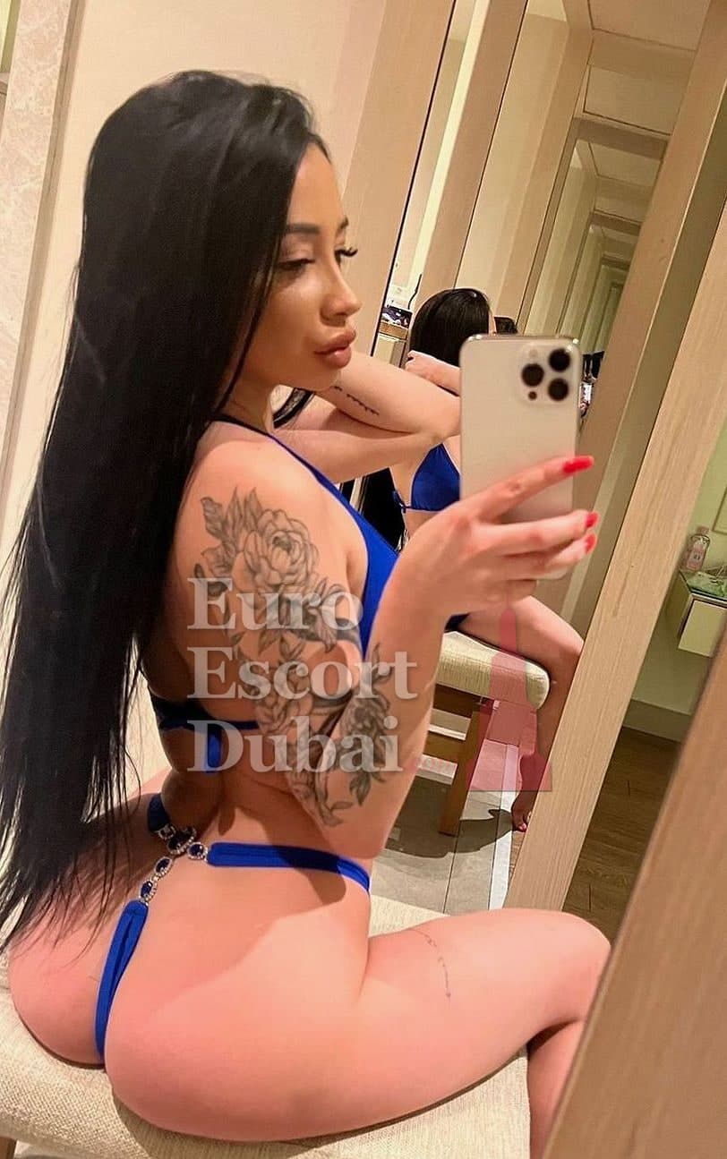 Elisabeth, 26, escort in Dubai — black hair, 162 cm (photo 7 of 10)