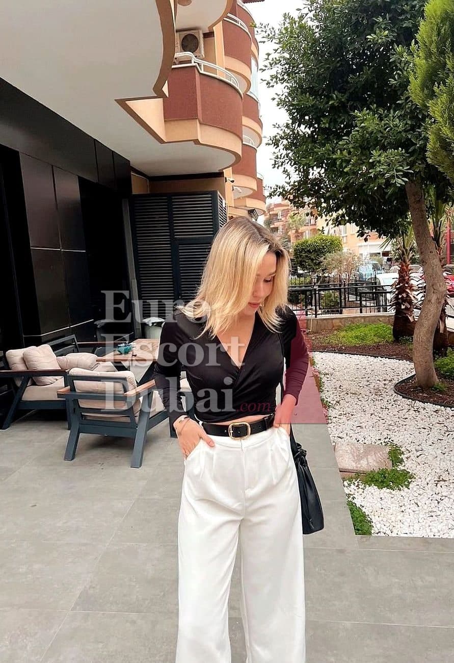 Vlada, 25, escort in Dubai — blonde hair, German (photo 1 of 5)