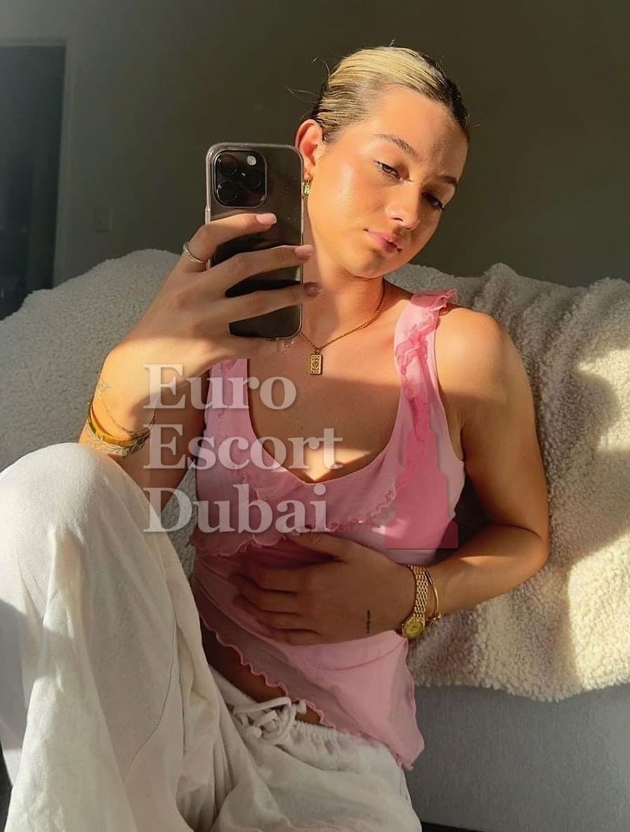 Brigitte, 24, escort in Dubai — Swedish, 165 cm (photo 2 of 5)