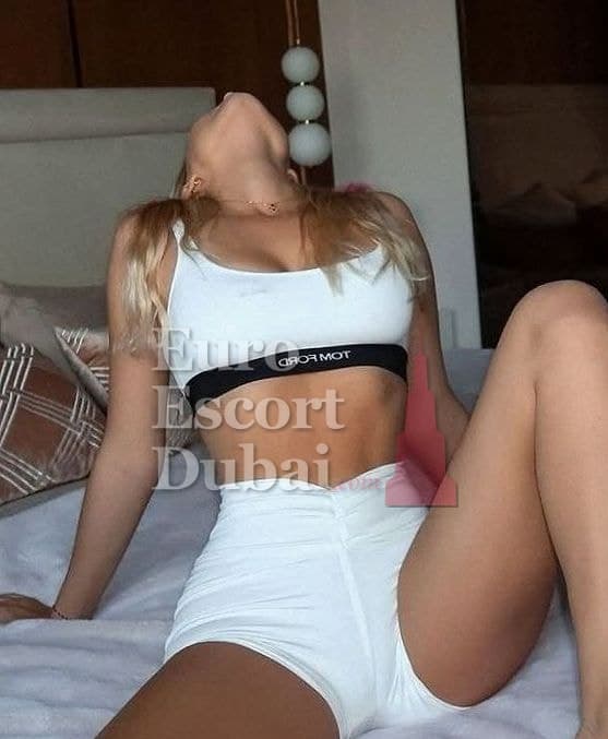 Asya, 27, escort in Dubai — 140 cm, blonde hair (photo 4 of 5)