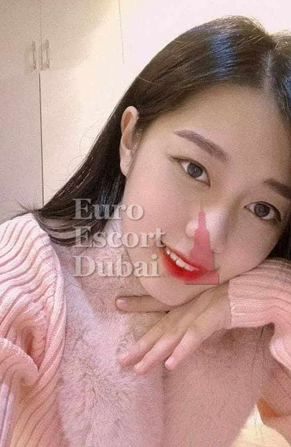 Trixie, 31, escort in Dubai — black hair, 166 cm (photo 3 of 4)