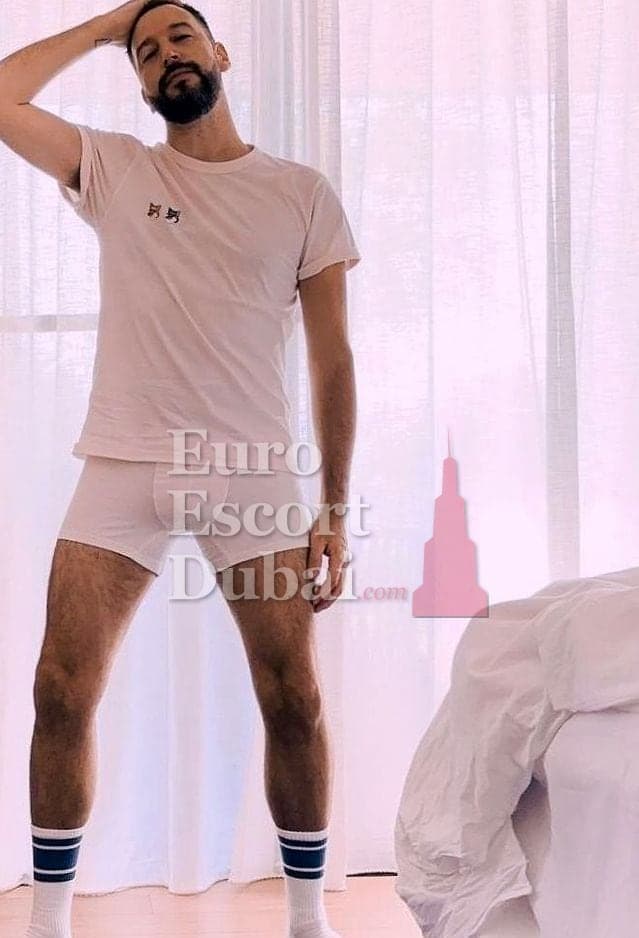 Bradley, 35, escort in Abu Dhabi — black hair, 175 cm (photo 7 of 12)