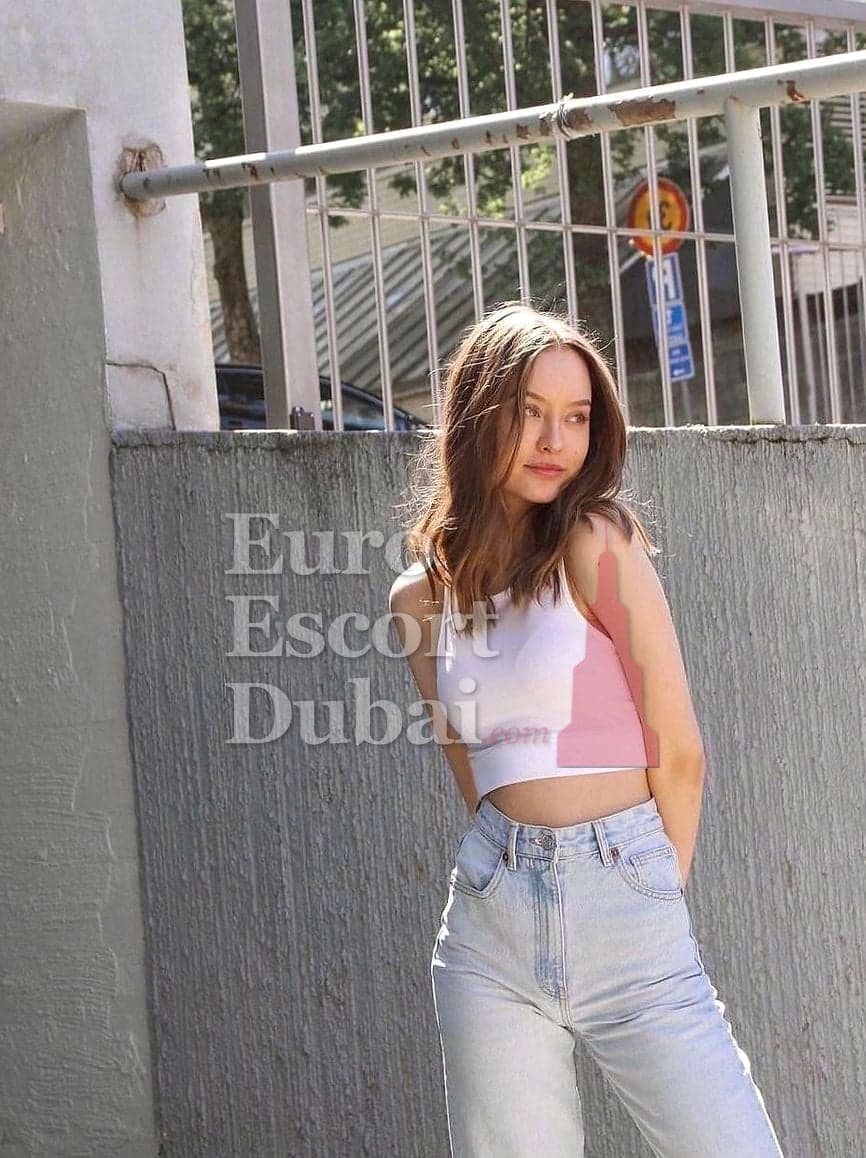 Danielle, 23, escort in Abu Dhabi — blonde hair, 167 cm (photo 5 of 9)