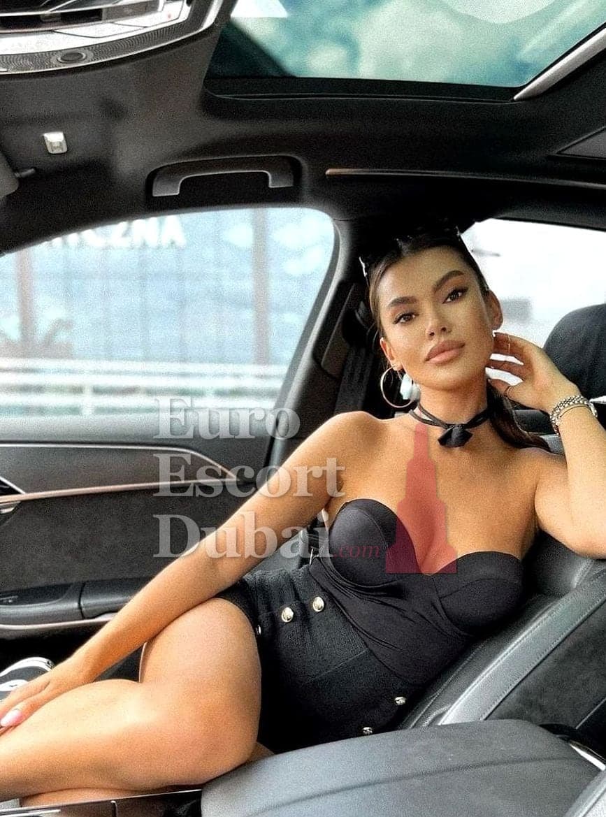 Piper, 22, escort in Ajman — 169 cm, brown hair (photo 3 of 6)