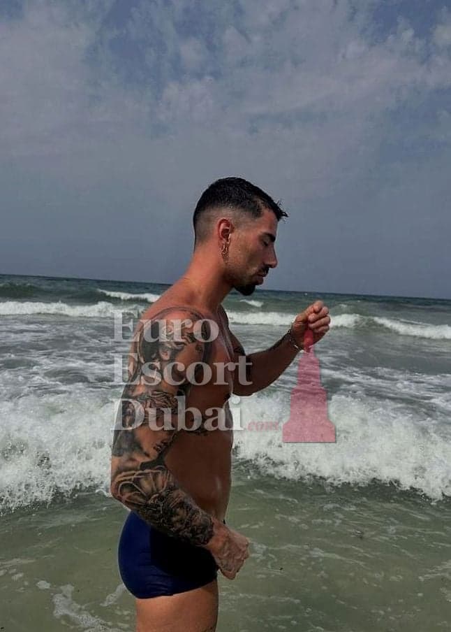 Ben, 25, escort in Dubai — black hair, 180 cm (photo 5 of 9)