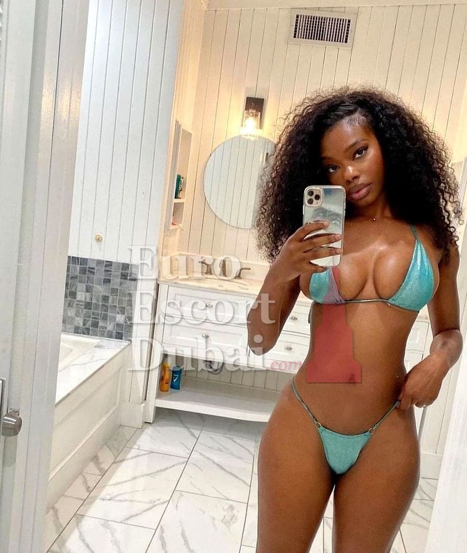 Malak, 24, escort in Dubai — black hair, Emirati (photo 1 of 5)