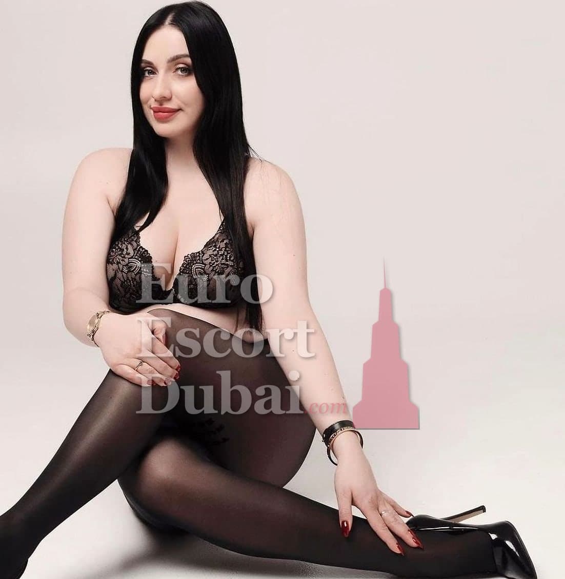 Daria, 26, escort in Dubai — black hair, 171 cm (photo 1 of 5)