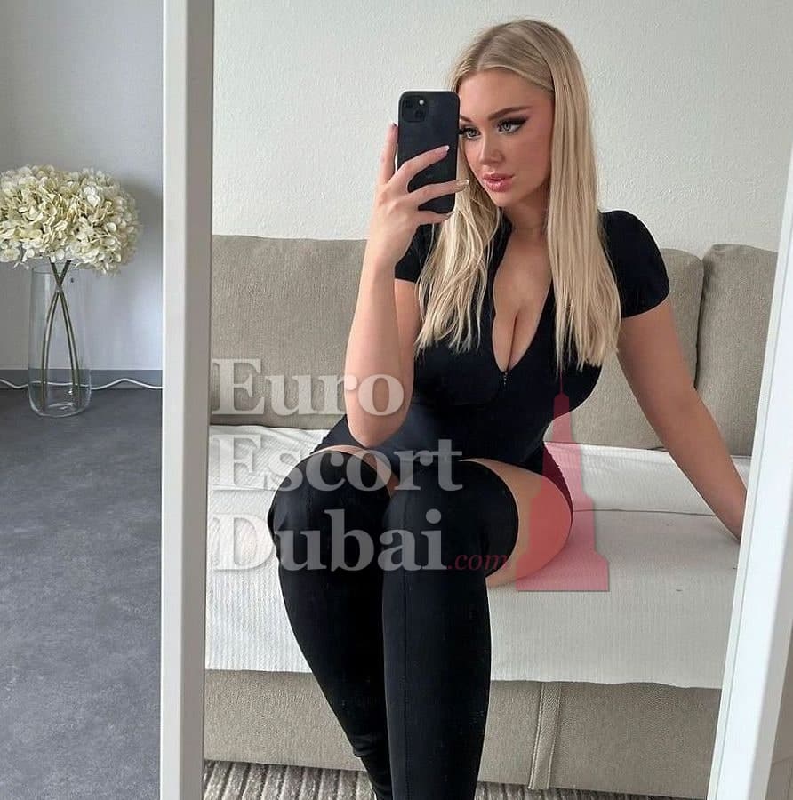 Eliana, 23, escort in Abu Dhabi — 168 cm, blonde hair (photo 2 of 4)