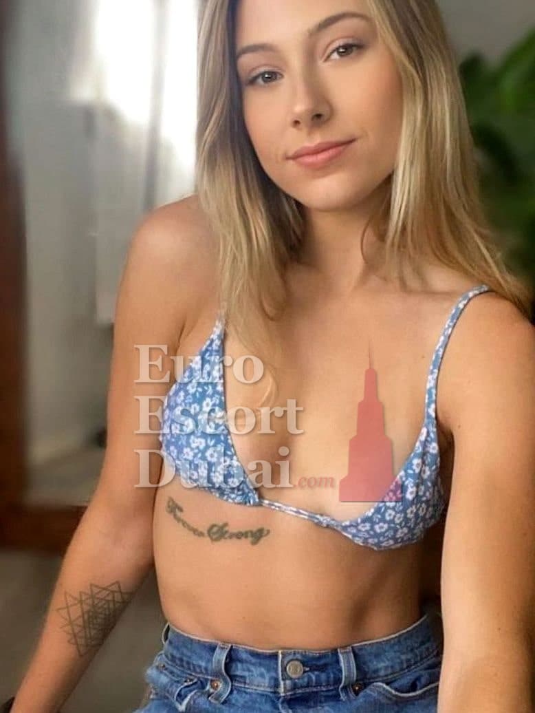 Eugenie, 29, escort in Dubai — 168 cm, blonde hair (photo 2 of 6)