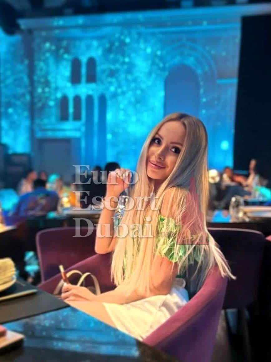 Iwona, 24, escort in Abu Dhabi — Russian, 168 cm (photo 8 of 8)