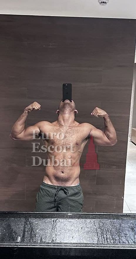 Matteo, 23, escort in Dubai — black hair, 173 cm (photo 9 of 9)
