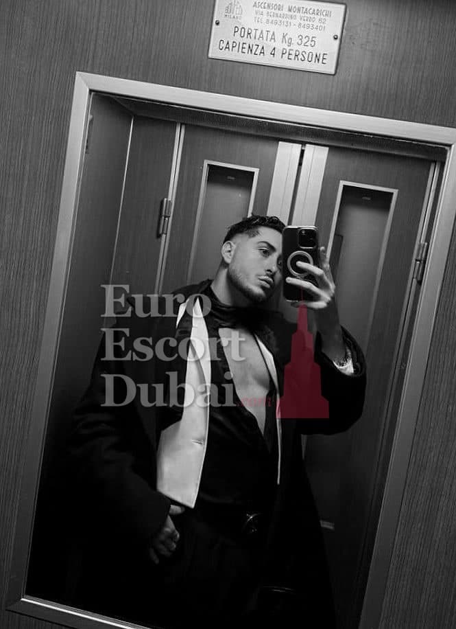 Julian, 28, escort in Dubai — 180 cm, black hair (photo 4 of 6)