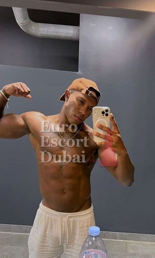 Seth, 25, escort in Dubai — black hair, 190 cm (photo 1 of 13)