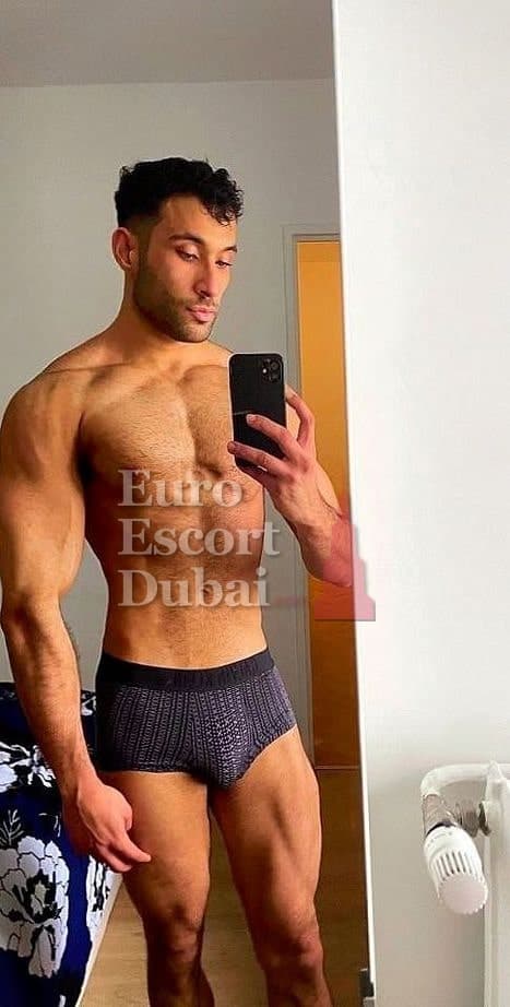 Faris, 25, escort in Dubai — 193 cm, black hair (photo 8 of 13)