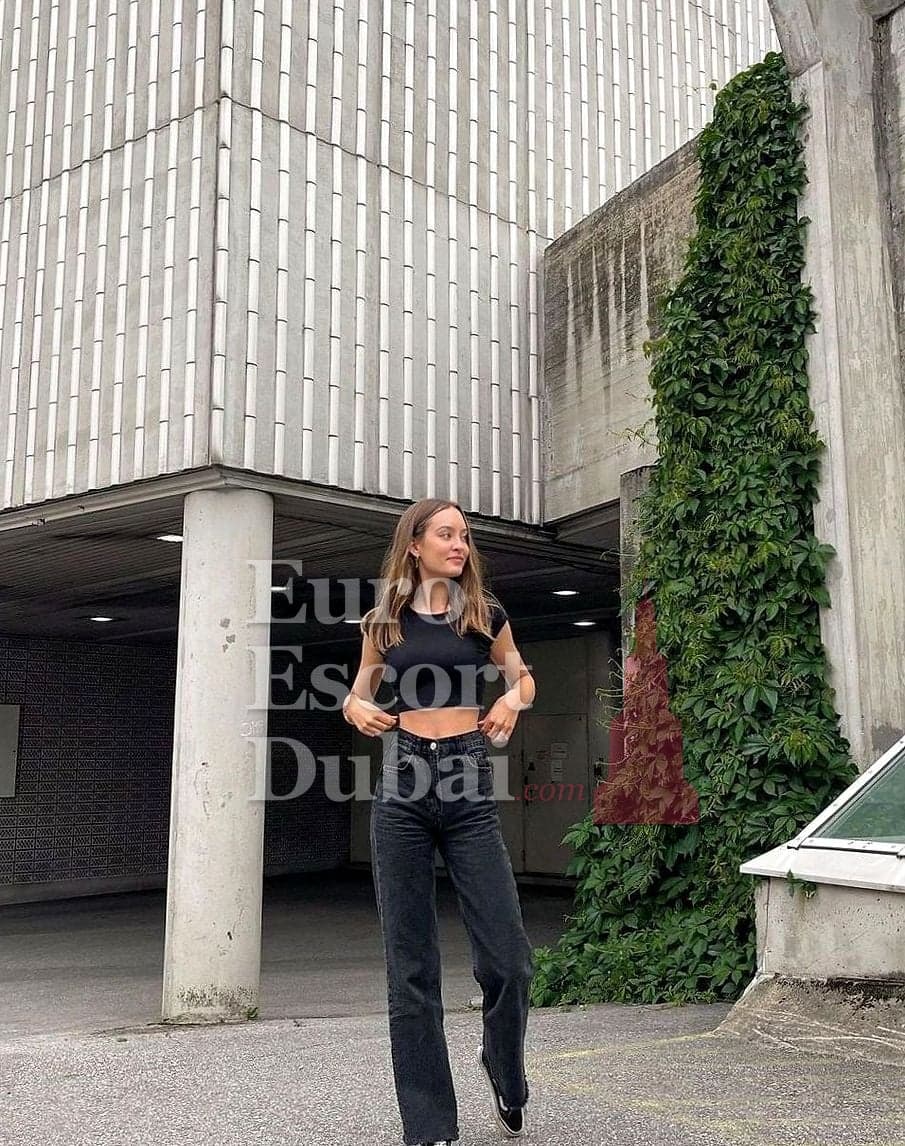 Danielle, 23, escort in Abu Dhabi — 167 cm, blonde hair (photo 8 of 9)