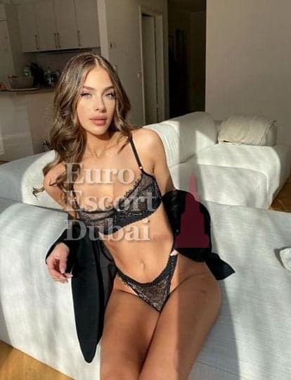 Chanel, 28, escort in Dubai — black hair, 170 cm (photo 3 of 5)