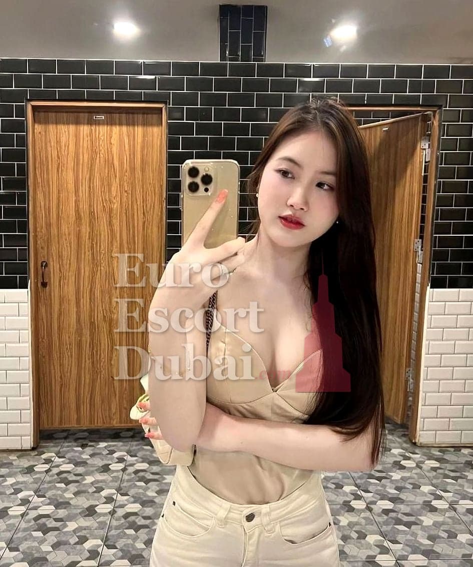 Linh, 23, escort in Al Ain — 157 cm, black hair (photo 6 of 9)