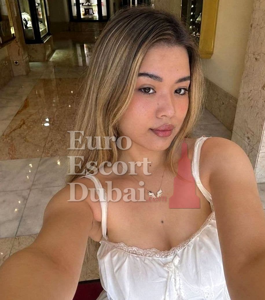 Malika, 22, escort in Dubai — 164 cm, blonde hair (photo 9 of 13)