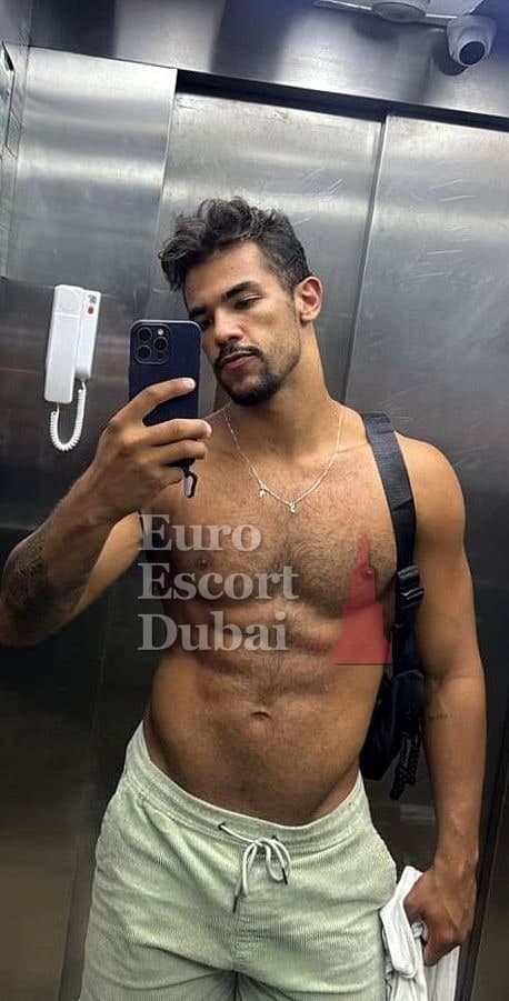 Connor, 25, escort in Dubai — 185 cm, blonde hair (photo 2 of 7)
