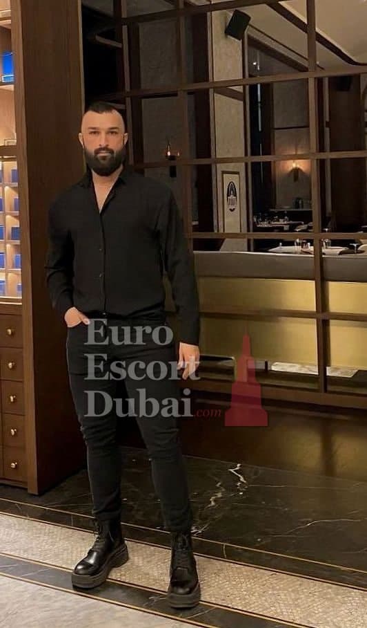 Dean, 30, escort in Abu Dhabi — black hair, 180 cm (photo 5 of 6)