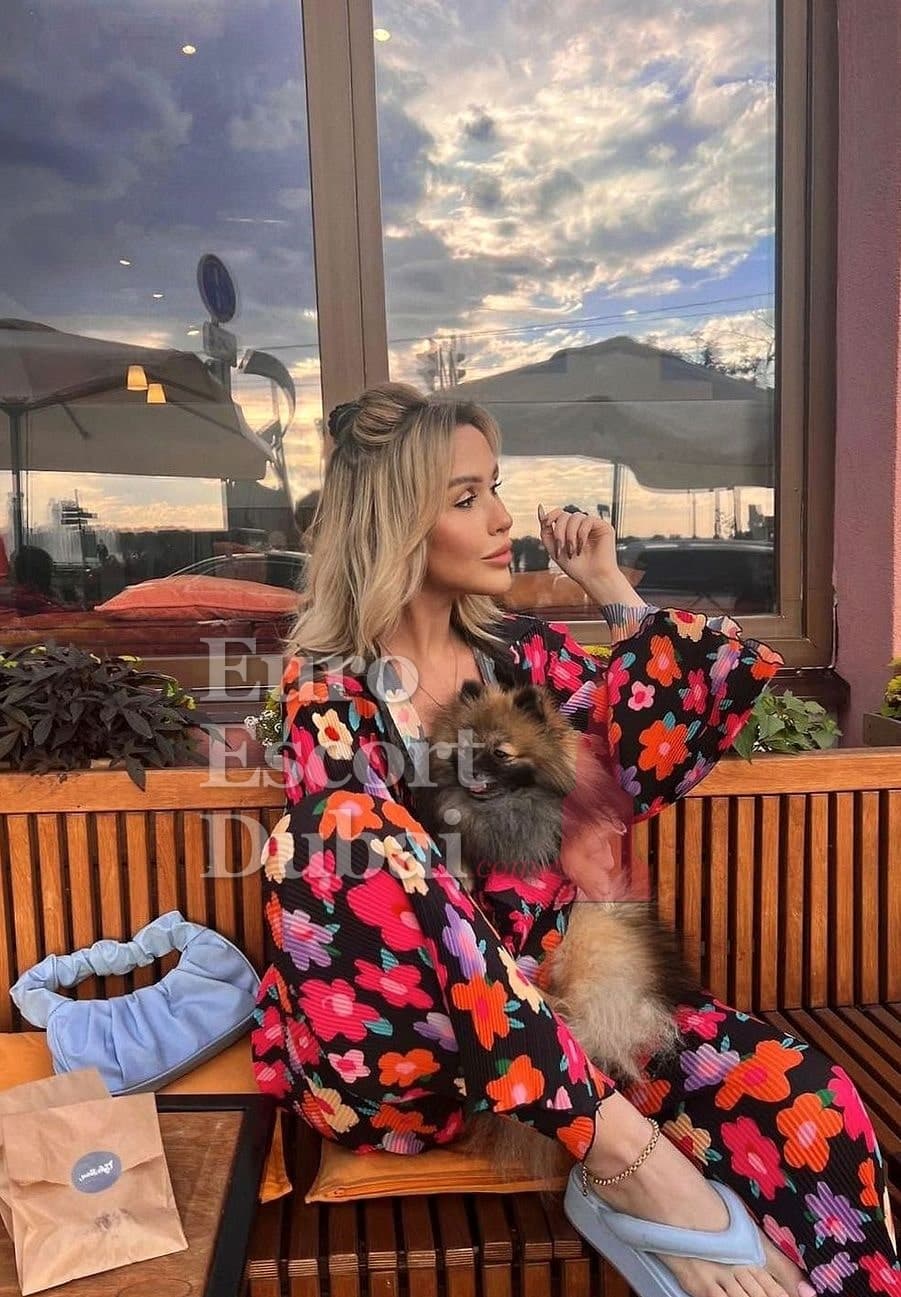 Vlada, 25, escort in Dubai — blonde hair, German (photo 4 of 5)