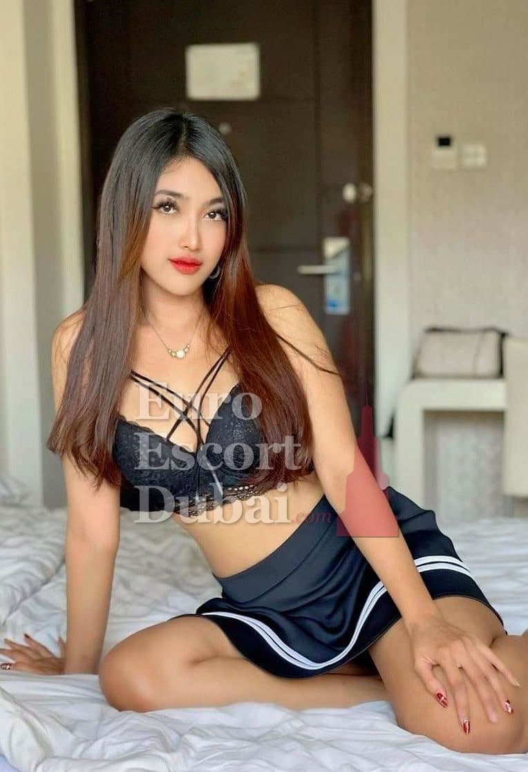 Thao, 20, escort in Dubai — black hair, 167 cm (photo 7 of 7)