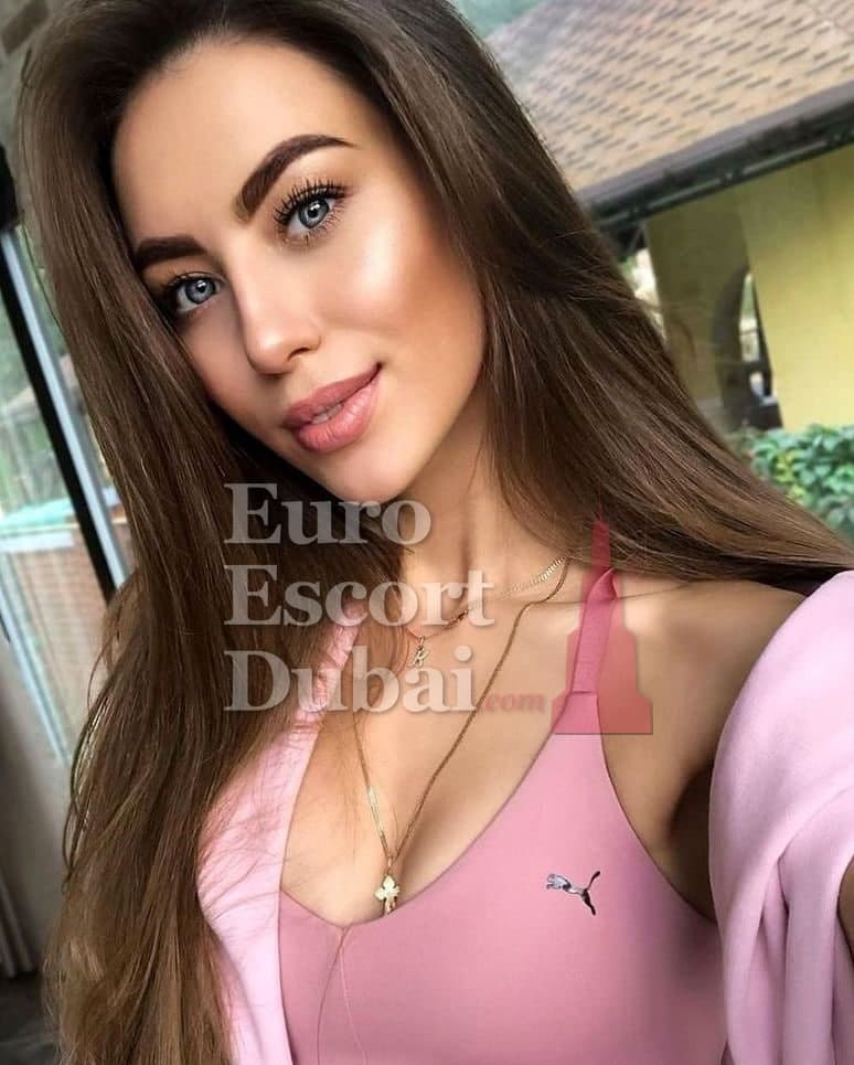 Theresa, 22, escort in Dubai — brown hair, French (photo 1 of 7)