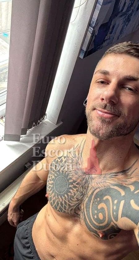 Timur, 29, escort in Dubai — 175 cm, black hair (photo 6 of 8)