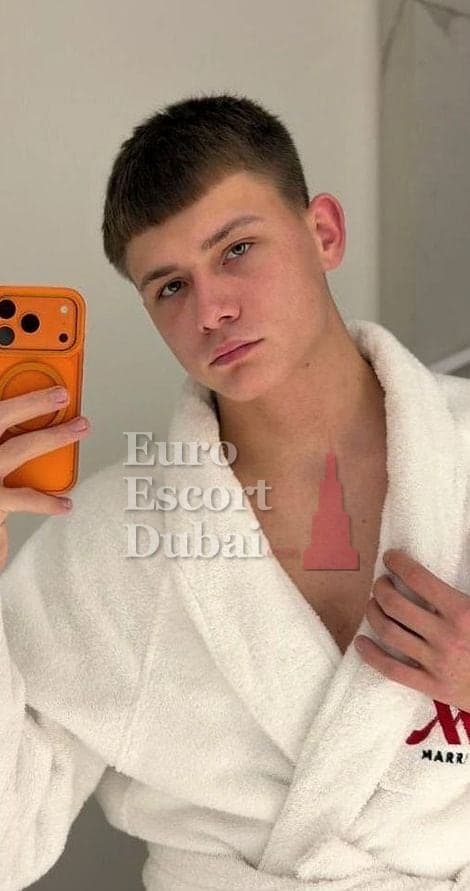 Evan, 18, escort in Dubai — 185 cm, brown hair (photo 8 of 13)