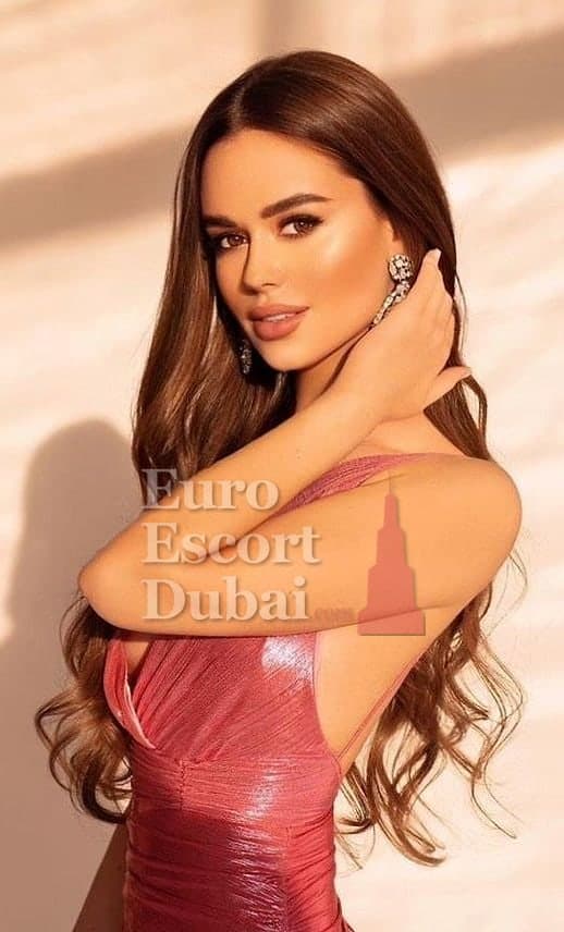 Mabel, 28, escort in Al Ain — blonde hair, 166 cm (photo 1 of 9)