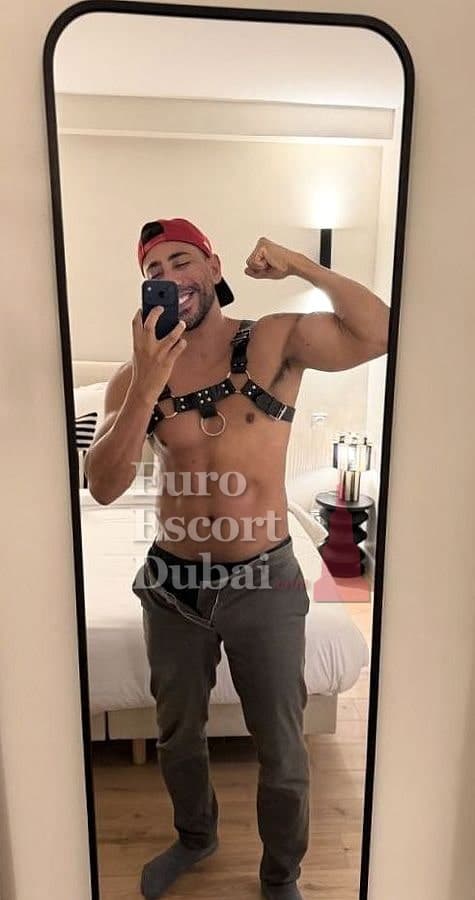 Elijah, 28, escort in Dubai — black hair, 185 cm (photo 9 of 13)