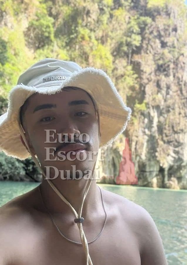 Leon, 23, escort in Dubai — black hair, 170 cm (photo 11 of 13)