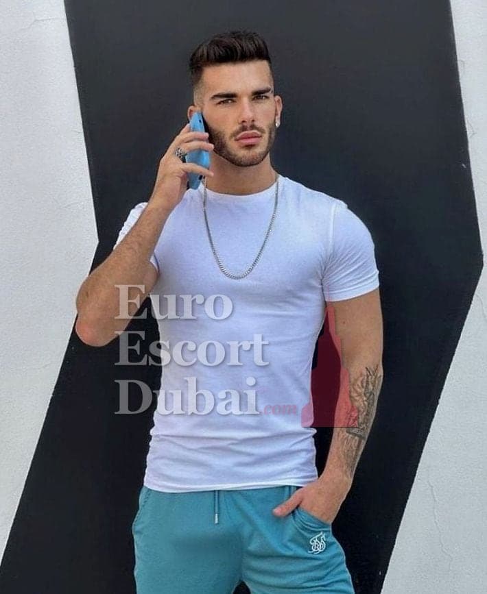 Lukas, 26, escort in Fujairah — black hair, 180 cm (photo 7 of 7)
